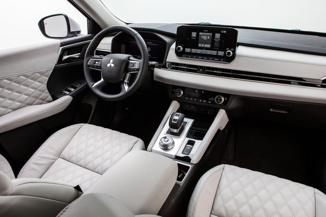Ra mắt Mitsubishi Outlander 2021: Giá quy đổi từ 597 triệu đồng, dễ thành bom tấn trước Honda CR-V và Mazda CX-5 khi về Việt Nam - 13 Ra mắt Mitsubishi Outlander 2021: Giá quy đổi từ 597 triệu đồng, dễ thành bom tấn trước Honda CR-V và Mazda CX-5 khi về Việt Nam - 13