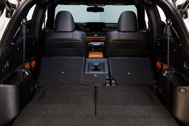 Ra mắt Mitsubishi Outlander 2021: Giá quy đổi từ 597 triệu đồng, dễ thành bom tấn trước Honda CR-V và Mazda CX-5 khi về Việt Nam - 34 Ra mắt Mitsubishi Outlander 2021: Giá quy đổi từ 597 triệu đồng, dễ thành bom tấn trước Honda CR-V và Mazda CX-5 khi về Việt Nam - 34