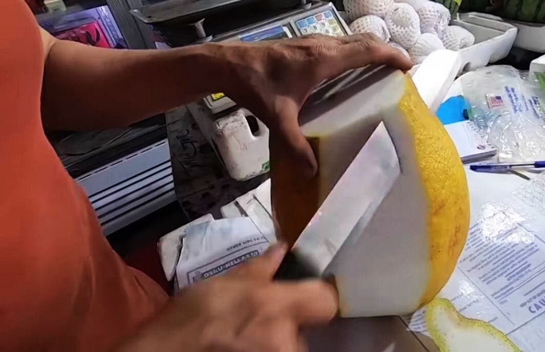 Dân mạng xôn xao loại bưởi lạ to như quả bí khổng lồ, ăn được từ vỏ đến ruột với giá lên tới 100k/kg!? - 5 Dân mạng xôn xao loại bưởi lạ to như quả bí khổng lồ, ăn được từ vỏ đến ruột với giá lên tới 100k/kg!? - 5