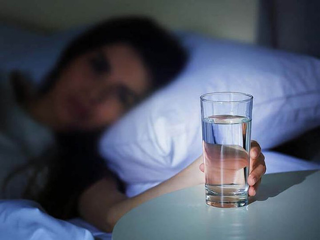 Bí quyết trường thọ: Uống ba cốc nước mỗi ngày để ngăn ngừa 'mọi bệnh tật' và sống lâu trăm tuổi Bí quyết trường thọ: Uống ba cốc nước mỗi ngày để ngăn ngừa 'mọi bệnh tật' và sống lâu trăm tuổi