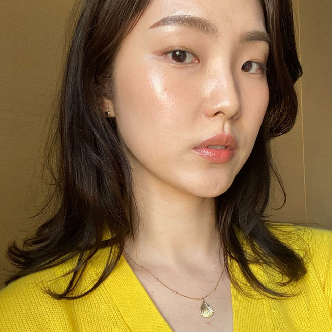 Bác sĩ gợi ý quy trình skincare buổi sáng chuẩn chỉnh cho chị em 30+, áp dụng 1 tháng sẽ thấy da khác hẳn - 1 Bác sĩ gợi ý quy trình skincare buổi sáng chuẩn chỉnh cho chị em 30+, áp dụng 1 tháng sẽ thấy da khác hẳn - 1