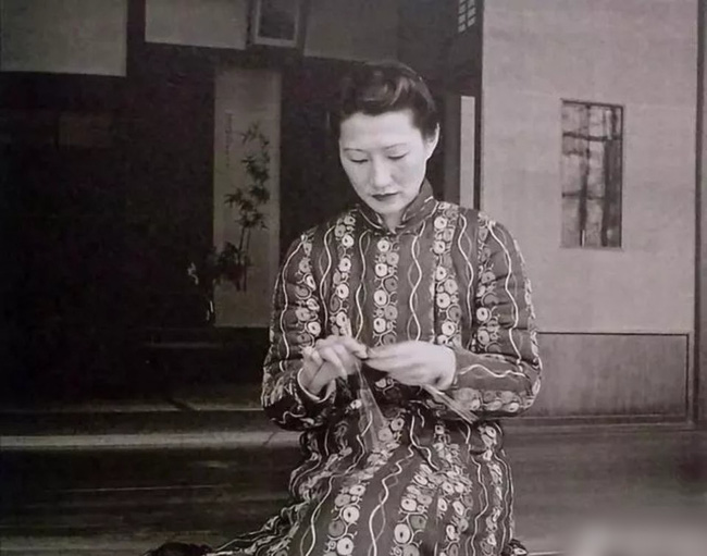 Quỳ xuống xin chính thất được ở bên cạnh người đàn ông có vợ, nàng tiểu thư chịu cảnh không danh phận 36 năm, trước lúc qua đời, bà chỉ trăng trối một câu gây chấn động! - 7 Quỳ xuống xin chính thất được ở bên cạnh người đàn ông có vợ, nàng tiểu thư chịu cảnh không danh phận 36 năm, trước lúc qua đời, bà chỉ trăng trối một câu gây chấn động! - 7