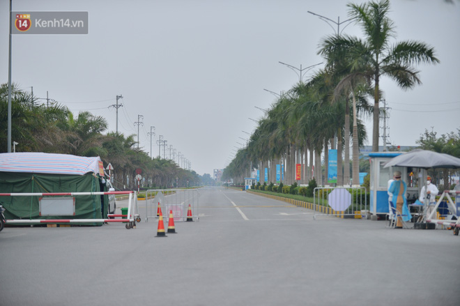 Bên trong ổ dịch Cẩm Giàng (Hải Dương): Đường phố vắng vẻ, người dân 'nội bất xuất, ngoại bất nhập' - 8 Bên trong ổ dịch Cẩm Giàng (Hải Dương): Đường phố vắng vẻ, người dân 'nội bất xuất, ngoại bất nhập' - 8