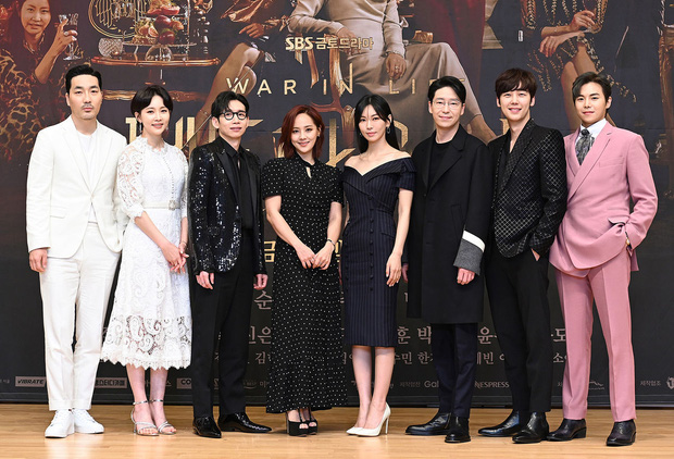 Lee Ji Ah vắng mặt tại họp báo Penthouse 2, Kim So Yeon - Eugene 'lộng hành' bên chủ tịch Uhm Ki Jun Lee Ji Ah vắng mặt tại họp báo Penthouse 2, Kim So Yeon - Eugene 'lộng hành' bên chủ tịch Uhm Ki Jun