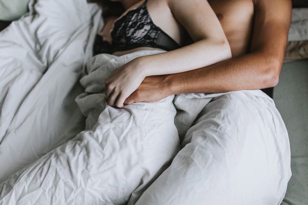 Nếu bỗng dưng có ham muốn nhiều hơn trong chuyện chăn gối, phụ nữ cẩn thận đang đối mặt với 5 vấn đề sức khỏe nghiêm trọng - 2 Nếu bỗng dưng có ham muốn nhiều hơn trong chuyện chăn gối, phụ nữ cẩn thận đang đối mặt với 5 vấn đề sức khỏe nghiêm trọng - 2