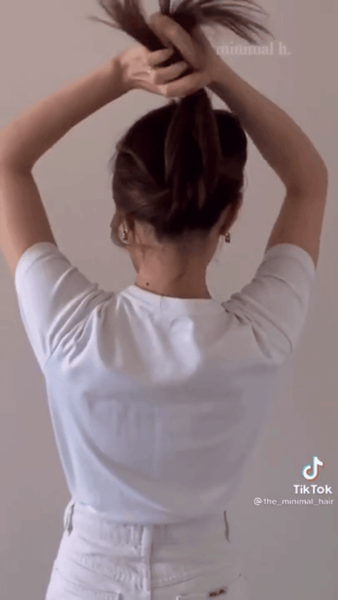 Chiêu búi tóc chuẩn đẹp với kẹp càng cua, giúp bạn 'sống ảo' mọi góc chụp - 6 Chiêu búi tóc chuẩn đẹp với kẹp càng cua, giúp bạn 'sống ảo' mọi góc chụp - 6