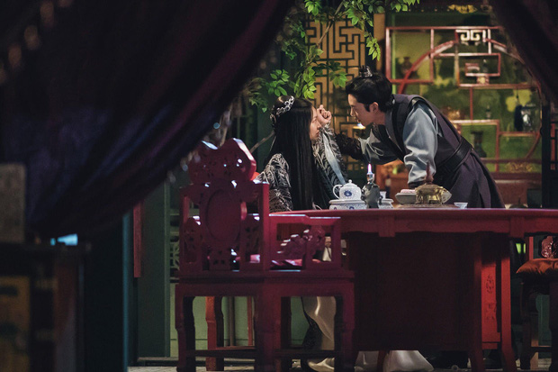 Sông Đón Trăng Lên mở màn bi tráng, Kim So Hyun lột xác ngoạn mục hoá sát thủ cực ngầu - 15 Sông Đón Trăng Lên mở màn bi tráng, Kim So Hyun lột xác ngoạn mục hoá sát thủ cực ngầu - 15