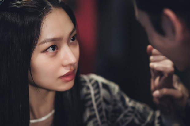 Sông Đón Trăng Lên mở màn bi tráng, Kim So Hyun lột xác ngoạn mục hoá sát thủ cực ngầu - 14 Sông Đón Trăng Lên mở màn bi tráng, Kim So Hyun lột xác ngoạn mục hoá sát thủ cực ngầu - 14