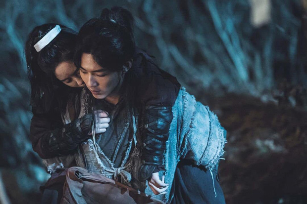Sông Đón Trăng Lên mở màn bi tráng, Kim So Hyun lột xác ngoạn mục hoá sát thủ cực ngầu - 4 Sông Đón Trăng Lên mở màn bi tráng, Kim So Hyun lột xác ngoạn mục hoá sát thủ cực ngầu - 4
