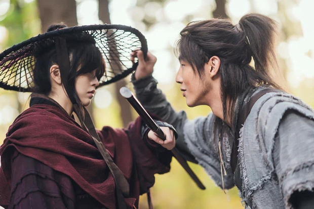 Sông Đón Trăng Lên mở màn bi tráng, Kim So Hyun lột xác ngoạn mục hoá sát thủ cực ngầu - 7 Sông Đón Trăng Lên mở màn bi tráng, Kim So Hyun lột xác ngoạn mục hoá sát thủ cực ngầu - 7