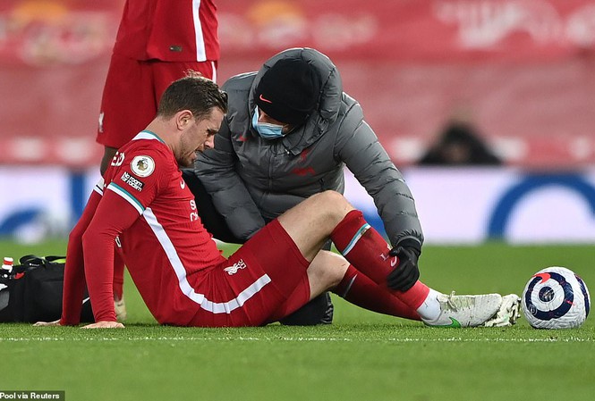Liverpool thua đơn thiệt kép: Đến lượt đội trưởng Henderson chấn thương nặng Liverpool thua đơn thiệt kép: Đến lượt đội trưởng Henderson chấn thương nặng