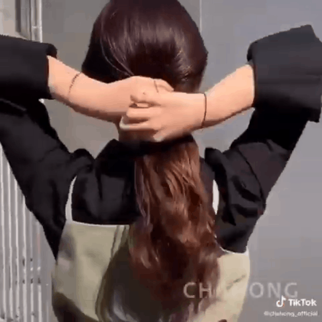 3 kiểu tóc búi thấp chuẩn style Hàn, nàng mặt to hay vuông chữ điền đều có được góc nghiêng ảo diệu chỉ trong một nốt nhạc - 4 3 kiểu tóc búi thấp chuẩn style Hàn, nàng mặt to hay vuông chữ điền đều có được góc nghiêng ảo diệu chỉ trong một nốt nhạc - 4