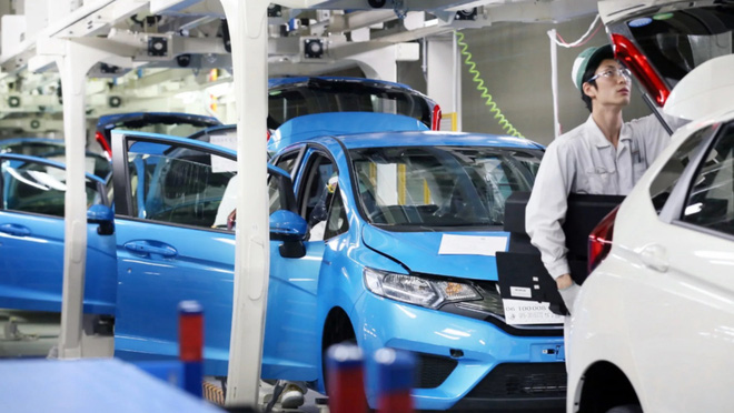 Thiếu chip khiến ngành công nghiệp xe hơi 'điêu đứng' vì chậm trễ trong dây chuyền sản xuất Thiếu chip khiến ngành công nghiệp xe hơi 'điêu đứng' vì chậm trễ trong dây chuyền sản xuất