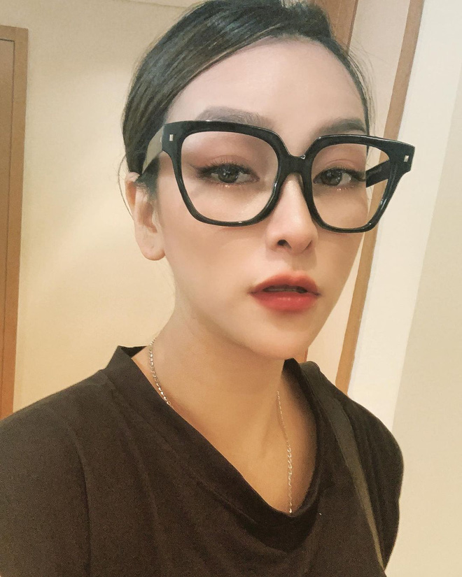 Vợ đầu - người vừa bị Minh Nhựa đưa đơn ly hôn, yêu cầu toà tuyên bố 'mất tích' là ai? - 4 Vợ đầu - người vừa bị Minh Nhựa đưa đơn ly hôn, yêu cầu toà tuyên bố 'mất tích' là ai? - 4