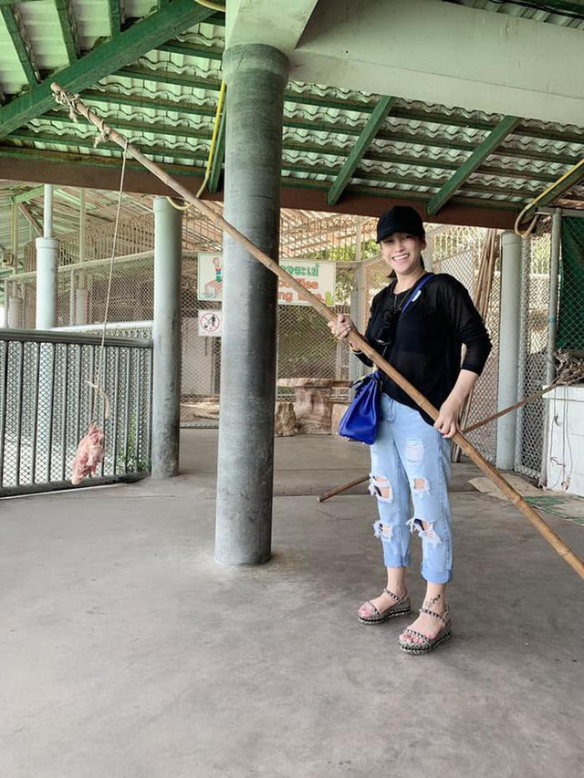Chân dung 'bà cả' bị Minh Nhựa đệ đơn ly hôn, yêu cầu toà 'tuyên bố mất tích': Xinh đẹp, mê tốc độ, tay chơi siêu xe đình đám, kinh doanh mát tay - 6 Chân dung 'bà cả' bị Minh Nhựa đệ đơn ly hôn, yêu cầu toà 'tuyên bố mất tích': Xinh đẹp, mê tốc độ, tay chơi siêu xe đình đám, kinh doanh mát tay - 6