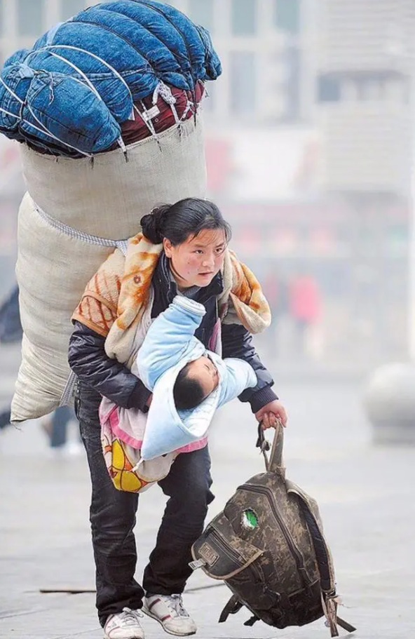 Ít tháng sau bức ảnh chấn động, người mẹ trong hình chịu bi kịch 'xé lòng': Nghèo ở TQ đáng sợ tới mức nào? Ít tháng sau bức ảnh chấn động, người mẹ trong hình chịu bi kịch 'xé lòng': Nghèo ở TQ đáng sợ tới mức nào?