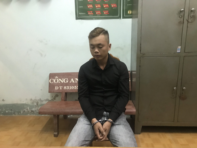 Công an bắt tại trận 2 kẻ làm 'chuyện ác' trong đêm Công an bắt tại trận 2 kẻ làm 'chuyện ác' trong đêm