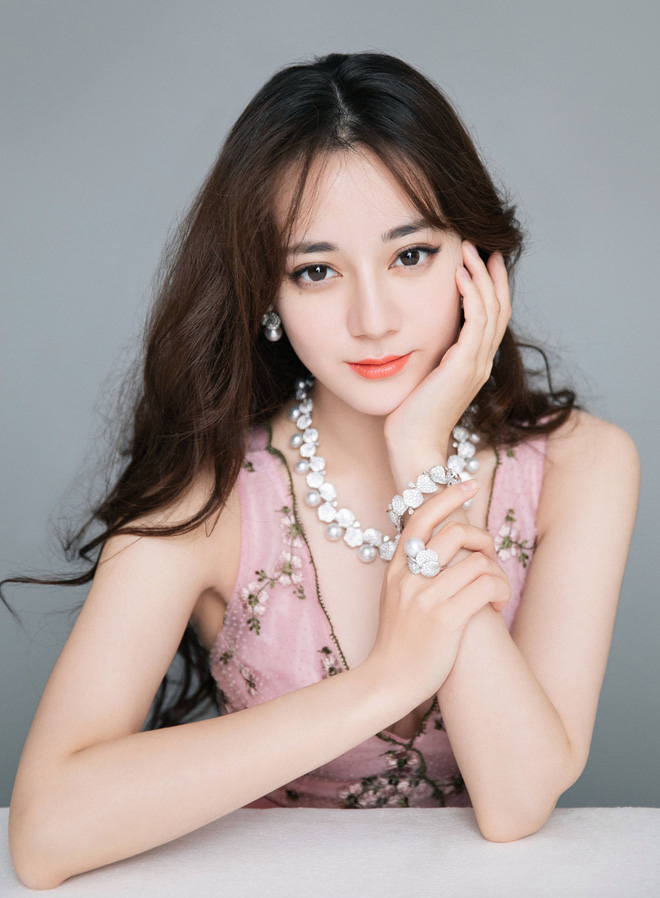 Địch Lệ Nhiệt Ba hóa thánh nữ 'diệt' tra nam ở phim mới, còn đóng cùng Hoàng Cảnh Du? - 1 Địch Lệ Nhiệt Ba hóa thánh nữ 'diệt' tra nam ở phim mới, còn đóng cùng Hoàng Cảnh Du? - 1