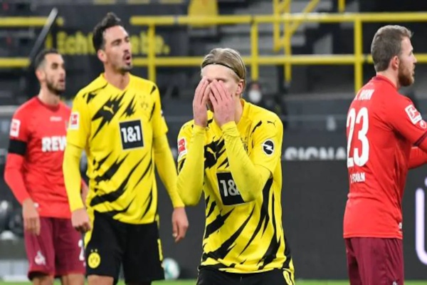Ăn mừng trên xe buýt nhưng không mang khẩu trang, Dortmund bị phạt hơn 2 tỷ Ăn mừng trên xe buýt nhưng không mang khẩu trang, Dortmund bị phạt hơn 2 tỷ