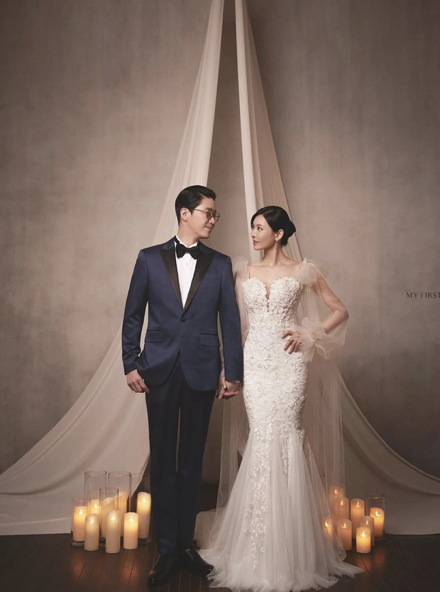 Couple hot nhất Penthouse tung ảnh cưới: Không phải màn khóa môi, body tuyệt mỹ của 'ác nữ' Kim So Yeon mới là tâm điểm - 2 Couple hot nhất Penthouse tung ảnh cưới: Không phải màn khóa môi, body tuyệt mỹ của 'ác nữ' Kim So Yeon mới là tâm điểm - 2