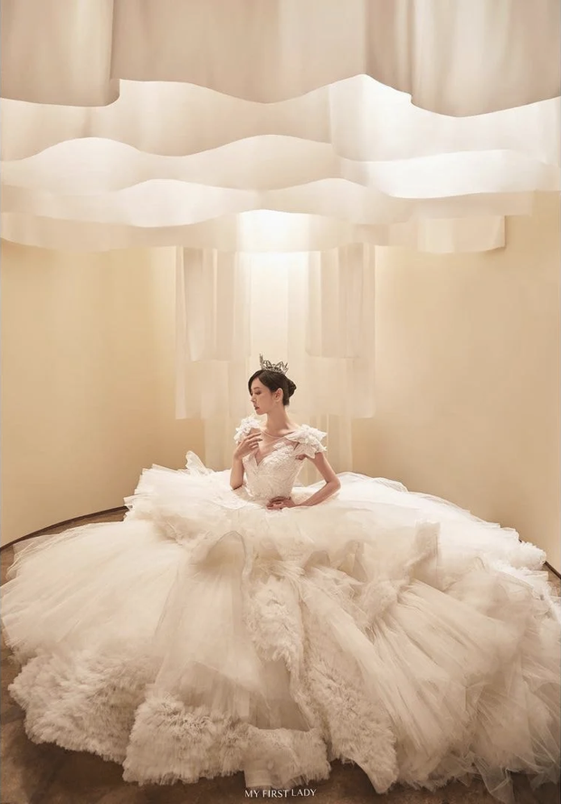 Couple hot nhất Penthouse tung ảnh cưới: Không phải màn khóa môi, body tuyệt mỹ của 'ác nữ' Kim So Yeon mới là tâm điểm - 6 Couple hot nhất Penthouse tung ảnh cưới: Không phải màn khóa môi, body tuyệt mỹ của 'ác nữ' Kim So Yeon mới là tâm điểm - 6