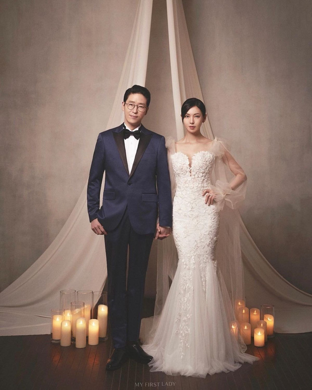 Couple hot nhất Penthouse tung ảnh cưới: Không phải màn khóa môi, body tuyệt mỹ của 'ác nữ' Kim So Yeon mới là tâm điểm - 3 Couple hot nhất Penthouse tung ảnh cưới: Không phải màn khóa môi, body tuyệt mỹ của 'ác nữ' Kim So Yeon mới là tâm điểm - 3