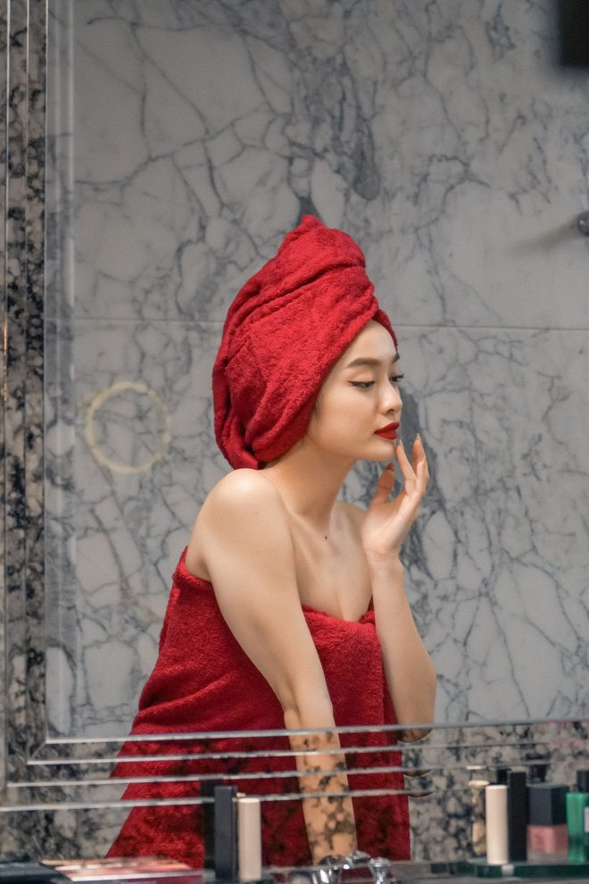 5 cảnh nóng nhức mắt của Kaity Nguyễn ở Gái Già Lắm Chiêu V: Hết đè ngửa đòi hôn đến lột sạch bạn diễn - 5 5 cảnh nóng nhức mắt của Kaity Nguyễn ở Gái Già Lắm Chiêu V: Hết đè ngửa đòi hôn đến lột sạch bạn diễn - 5
