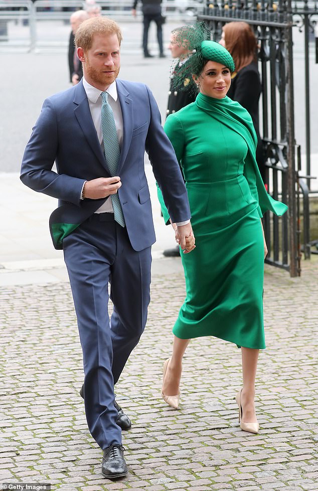 Nữ hoàng Anh công bố hoạt động được coi là để 'dạy dỗ' nhà Meghan Markle, đủ khiến cặp đôi phải muối mặt - 1 Nữ hoàng Anh công bố hoạt động được coi là để 'dạy dỗ' nhà Meghan Markle, đủ khiến cặp đôi phải muối mặt - 1