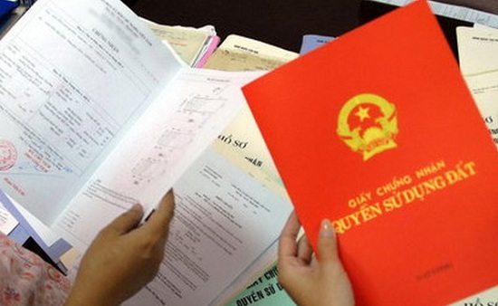 Hy hữu vụ án lừa bán đất bằng thủ đoạn vờ mua bán tráo sổ đỏ Hy hữu vụ án lừa bán đất bằng thủ đoạn vờ mua bán tráo sổ đỏ