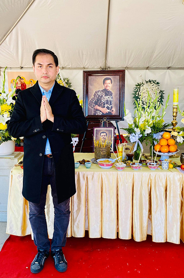 Tang lễ ca sĩ Quốc Anh qua đời tại Mỹ vì Covid-19: Bà xã cố NS Chí Tài cùng bạn bè bật khóc tiễn biệt người quá cố - 2 Tang lễ ca sĩ Quốc Anh qua đời tại Mỹ vì Covid-19: Bà xã cố NS Chí Tài cùng bạn bè bật khóc tiễn biệt người quá cố - 2