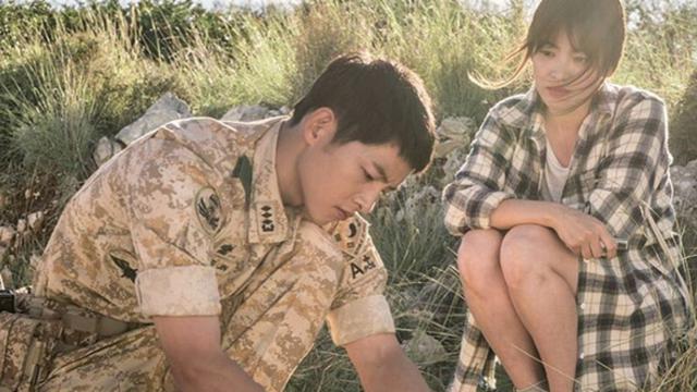 Bộ ảnh Song Joong Ki - Song Hye Kyo hạnh phúc trong 'Hậu duệ mặt trời' hot trở lại sau 5 năm, fan bồi hồi về mối tình không trọn vẹn - 3 Bộ ảnh Song Joong Ki - Song Hye Kyo hạnh phúc trong 'Hậu duệ mặt trời' hot trở lại sau 5 năm, fan bồi hồi về mối tình không trọn vẹn - 3