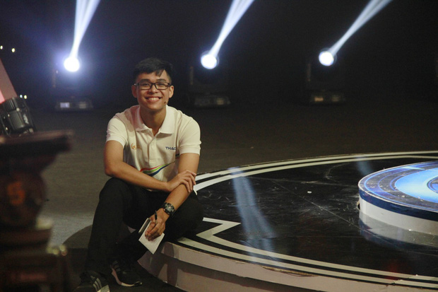 Hot boy Olympia ngày ấy - bây giờ: Thủ khoa khối A cụm thi THPT Quốc gia, ngoại hình thay đổi chóng mặt Hot boy Olympia ngày ấy - bây giờ: Thủ khoa khối A cụm thi THPT Quốc gia, ngoại hình thay đổi chóng mặt