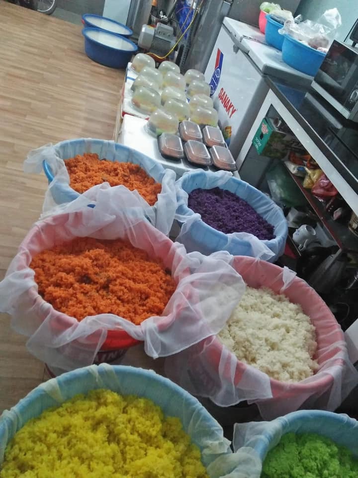 Xôi ngũ sắc phúc lộc cúng Rằm tháng Giêng đắt hàng - 3 Xôi ngũ sắc phúc lộc cúng Rằm tháng Giêng đắt hàng - 3