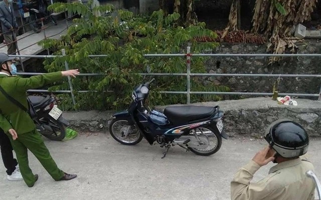 Phát hiện thi thể bé sơ sinh còn nguyên dây rốn dưới mương nước thải ở Quảng Ninh Phát hiện thi thể bé sơ sinh còn nguyên dây rốn dưới mương nước thải ở Quảng Ninh