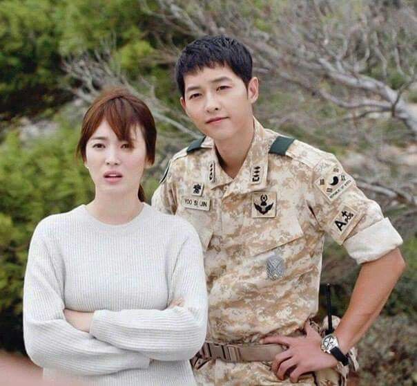 Bộ ảnh Song Joong Ki - Song Hye Kyo hạnh phúc trong 'Hậu duệ mặt trời' hot trở lại sau 5 năm, fan bồi hồi về mối tình không trọn vẹn - 4 Bộ ảnh Song Joong Ki - Song Hye Kyo hạnh phúc trong 'Hậu duệ mặt trời' hot trở lại sau 5 năm, fan bồi hồi về mối tình không trọn vẹn - 4