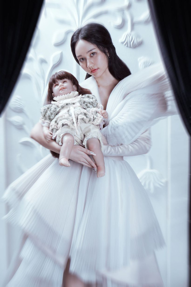 Loạt phim kinh dị Việt lũ lượt ra mắt năm 2021: Victor Vũ lần nữa 'chơi ngải' showbiz Việt, đạo diễn Hai Phượng trở lại với Bóng Đè - 24 Loạt phim kinh dị Việt lũ lượt ra mắt năm 2021: Victor Vũ lần nữa 'chơi ngải' showbiz Việt, đạo diễn Hai Phượng trở lại với Bóng Đè - 24
