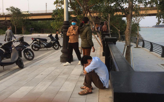 Nam thanh niên nhảy sông Lam tự tử, người thân gục khóc trên bờ ngóng tin - 2 Nam thanh niên nhảy sông Lam tự tử, người thân gục khóc trên bờ ngóng tin - 2
