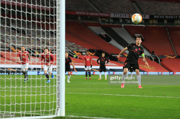 Man United át vía 'thánh đá penalty'; Arsenal giành vé bằng màn lội ngược dòng nghẹt thở Man United át vía 'thánh đá penalty'; Arsenal giành vé bằng màn lội ngược dòng nghẹt thở
