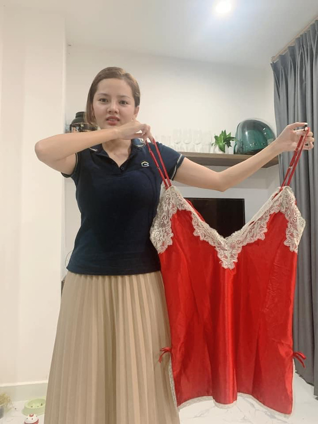 Đặt được chiếc váy ngủ gợi cảm, cô gái choáng khi nhận được sản phẩm 'size tạp dề' còn dân tình thì được pha cười nắc nẻ - 2 Đặt được chiếc váy ngủ gợi cảm, cô gái choáng khi nhận được sản phẩm 'size tạp dề' còn dân tình thì được pha cười nắc nẻ - 2