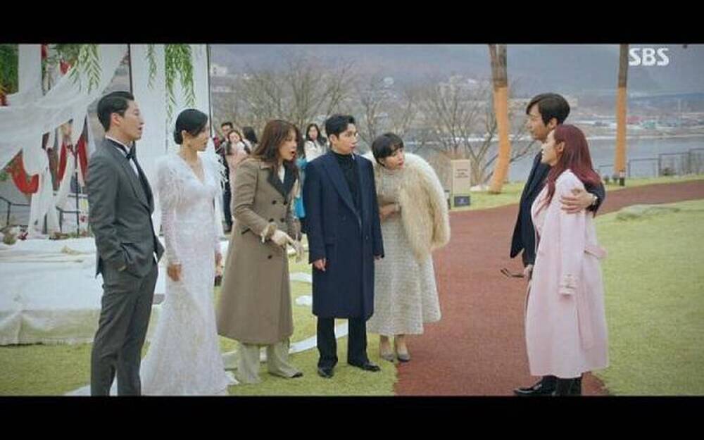 6 điều điên rồ nhất trong 2 tập đầu 'Penthouse 2': Cheon Seo Jin 'cắm sừng' Joo Dan Tae, ngủ với chồng cũ - 14 6 điều điên rồ nhất trong 2 tập đầu 'Penthouse 2': Cheon Seo Jin 'cắm sừng' Joo Dan Tae, ngủ với chồng cũ - 14