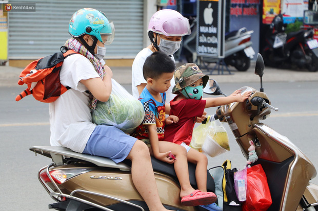 Rằm tháng Giêng, người Sài Gòn hồ hởi kéo nhau đi "giải cứu" bắp cải, su hào cho bà con Hải Dương - 7 Rằm tháng Giêng, người Sài Gòn hồ hởi kéo nhau đi "giải cứu" bắp cải, su hào cho bà con Hải Dương - 7