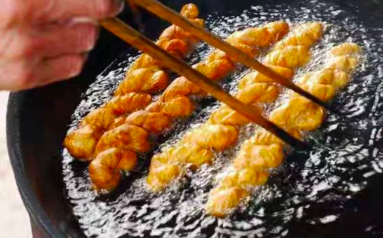 Cậu bé 7 tuổi mắc ung thư dạ dày, mẹ ân hận vì quá chiều chuộng mà cho con ăn nhiều món độc hại này - 1 Cậu bé 7 tuổi mắc ung thư dạ dày, mẹ ân hận vì quá chiều chuộng mà cho con ăn nhiều món độc hại này - 1
