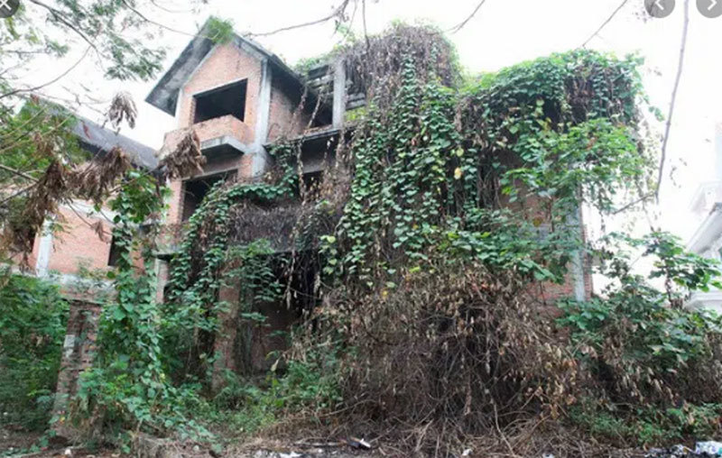 Đại gia xây căn biệt thự tiền tỷ giữa rừng rồi lặn mất tăm Đại gia xây căn biệt thự tiền tỷ giữa rừng rồi lặn mất tăm