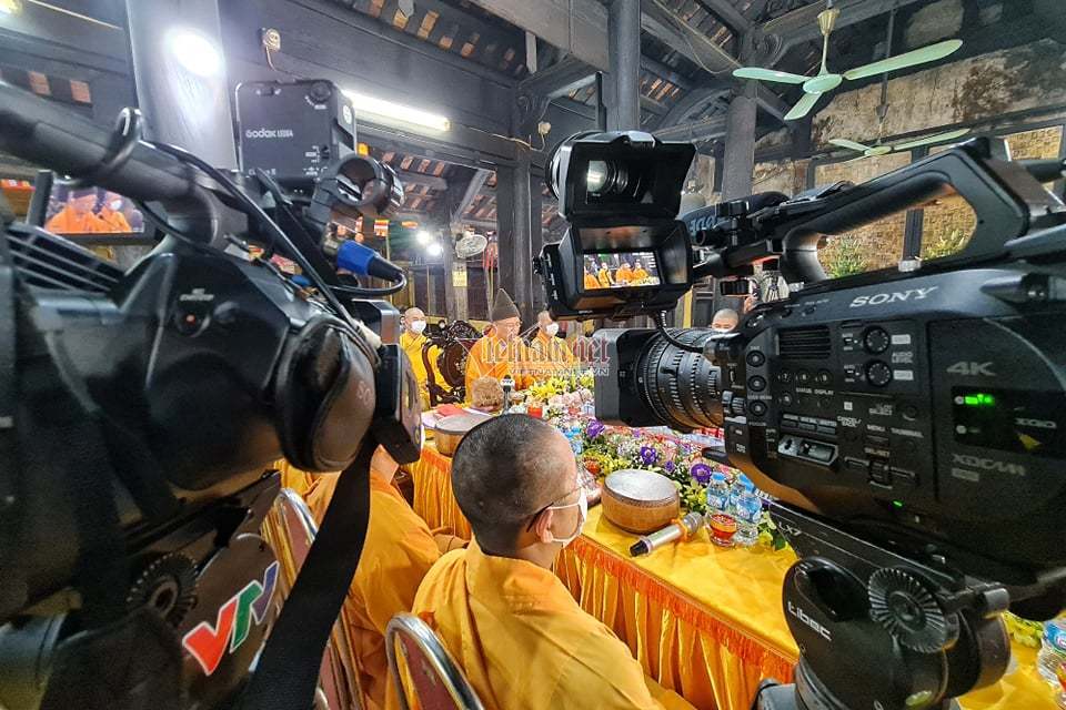 Hình ảnh chưa từng có ở chùa Phúc Khánh trong lễ cầu an trực tuyến đầu tiên Hình ảnh chưa từng có ở chùa Phúc Khánh trong lễ cầu an trực tuyến đầu tiên