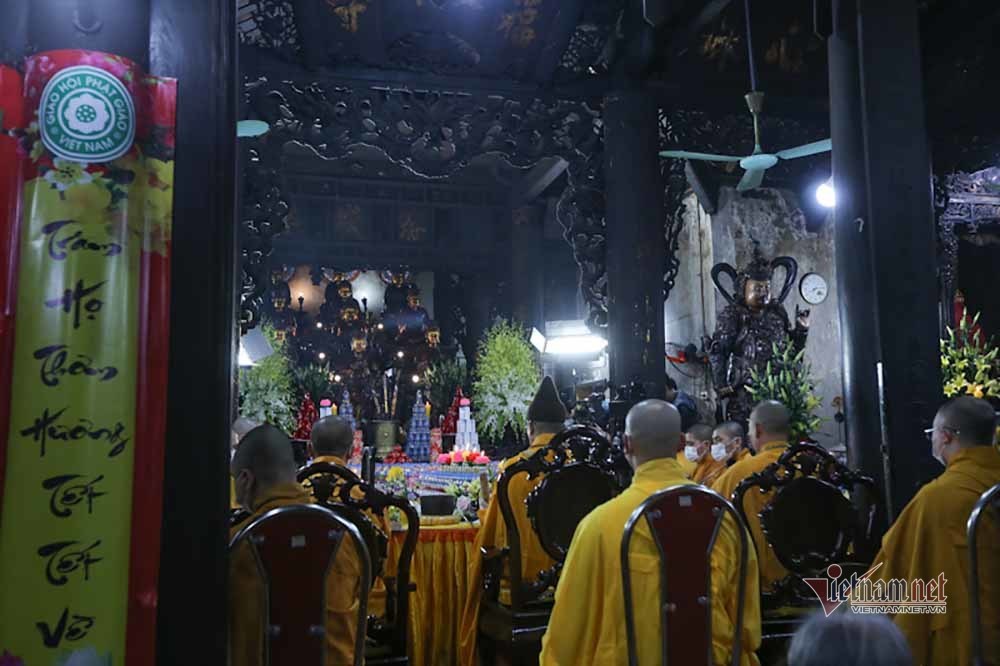 Hình ảnh chưa từng có ở chùa Phúc Khánh trong lễ cầu an trực tuyến đầu tiên - 5 Hình ảnh chưa từng có ở chùa Phúc Khánh trong lễ cầu an trực tuyến đầu tiên - 5