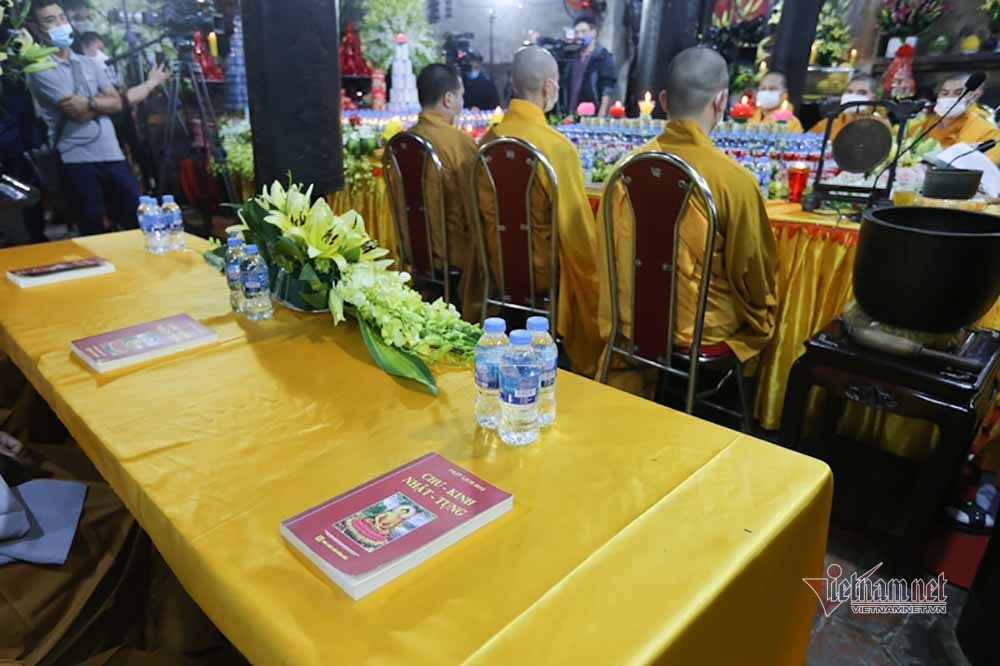 Hình ảnh chưa từng có ở chùa Phúc Khánh trong lễ cầu an trực tuyến đầu tiên - 11 Hình ảnh chưa từng có ở chùa Phúc Khánh trong lễ cầu an trực tuyến đầu tiên - 11