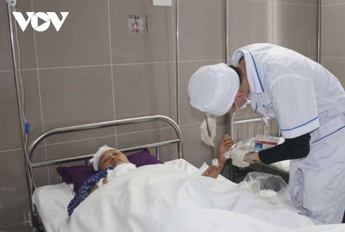 Tiếp tục truy bắt đối tượng cầm dao chém 4 người trọng thương ở Lạng Sơn - 1 Tiếp tục truy bắt đối tượng cầm dao chém 4 người trọng thương ở Lạng Sơn - 1