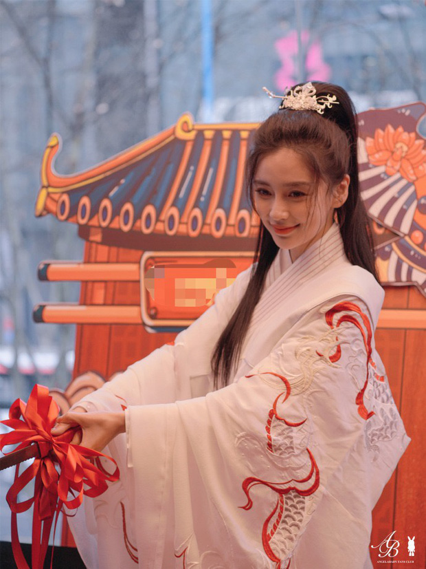 Angela Baby tổ chức sinh nhật mừng tuổi 32 ở nơi không ai ngờ, Huỳnh Hiểu Minh đang ra sao? Angela Baby tổ chức sinh nhật mừng tuổi 32 ở nơi không ai ngờ, Huỳnh Hiểu Minh đang ra sao?