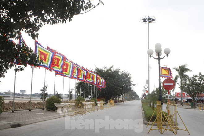 Lần đầu tiên đền Trần vắng nhất trong hơn 30 năm qua, phát ấn theo cách đặc biệt - 2 Lần đầu tiên đền Trần vắng nhất trong hơn 30 năm qua, phát ấn theo cách đặc biệt - 2