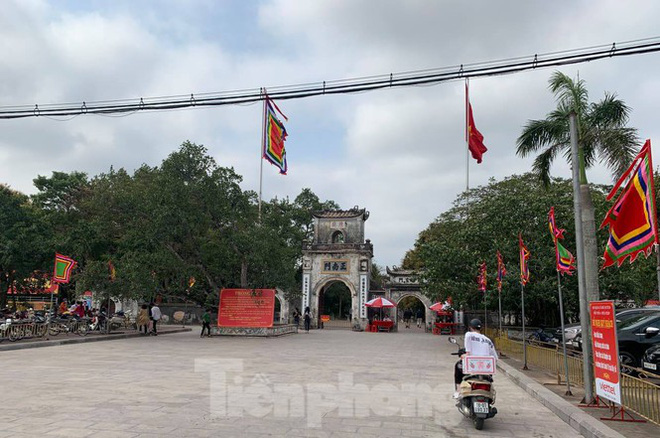 Lần đầu tiên đền Trần vắng nhất trong hơn 30 năm qua, phát ấn theo cách đặc biệt - 5 Lần đầu tiên đền Trần vắng nhất trong hơn 30 năm qua, phát ấn theo cách đặc biệt - 5